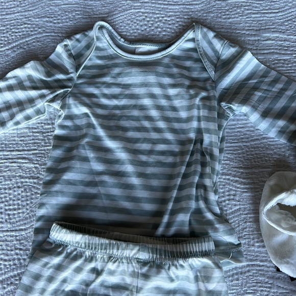 NWT! Polar Bear Outfit: 0-6M Gender Neutral - Picture 6 of 7